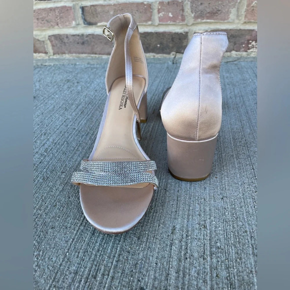 BADGLEY MISCHKA LOW BLOCK HEEL SANDLE FOOT STRAP ANKLE STRAP BUCKLE - Picture 6 of 9